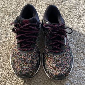 Brooks GTS 18 tennis shoes